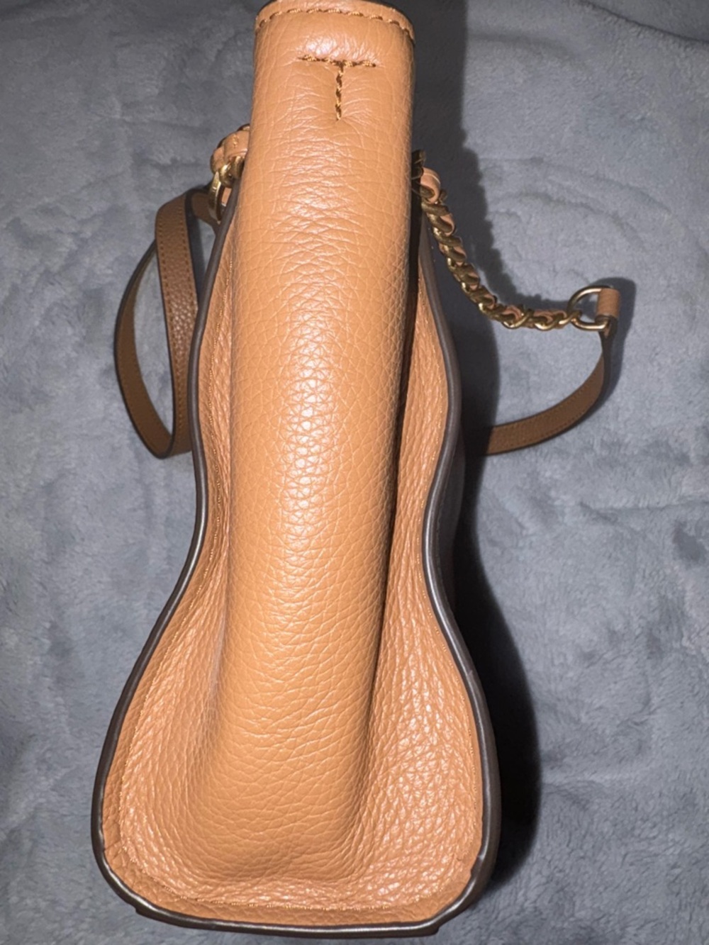 Tory Burch Brown Pebbled Leather Shoulder Bag with Gold Logo - Picture 3 of 15